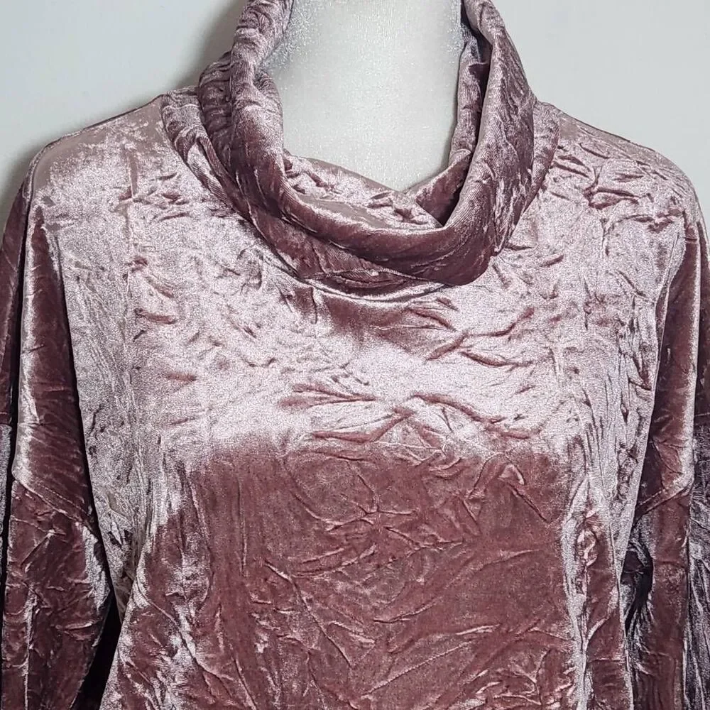 Andrew Marc Pink Crushed Velvet Cowl Neck Activewear Pullover NWT Size Small - Picture 3 of 10